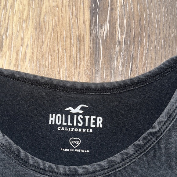 Teen girl hollister baby tee - Picture 3 of 3